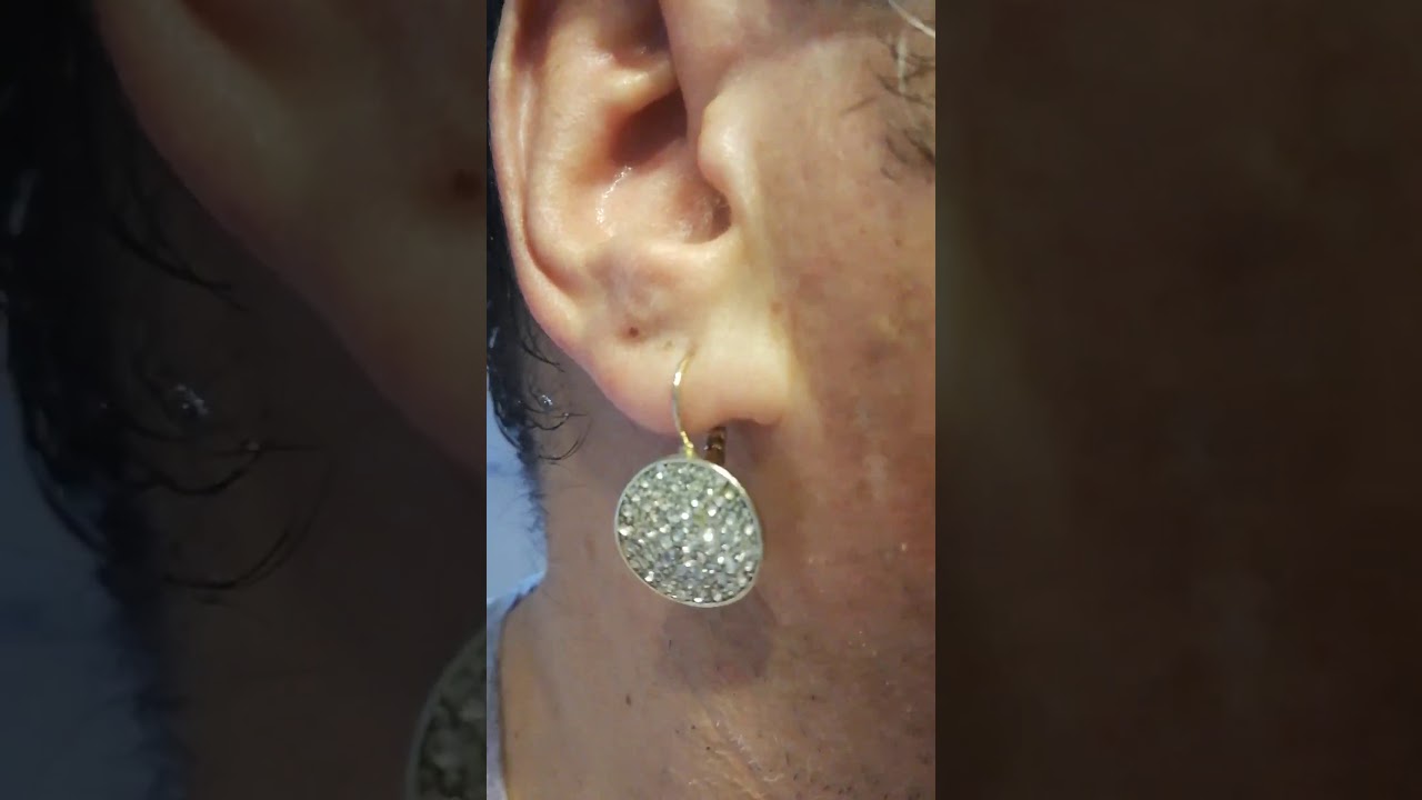 Проколотые уши у мужчины - YouTube