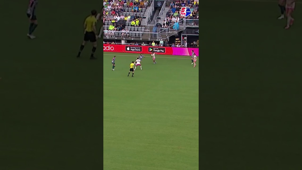 Surrounded? Not a problem. ✨ Trinity Rodman 🤌 #nwsl #soccer #lioness
