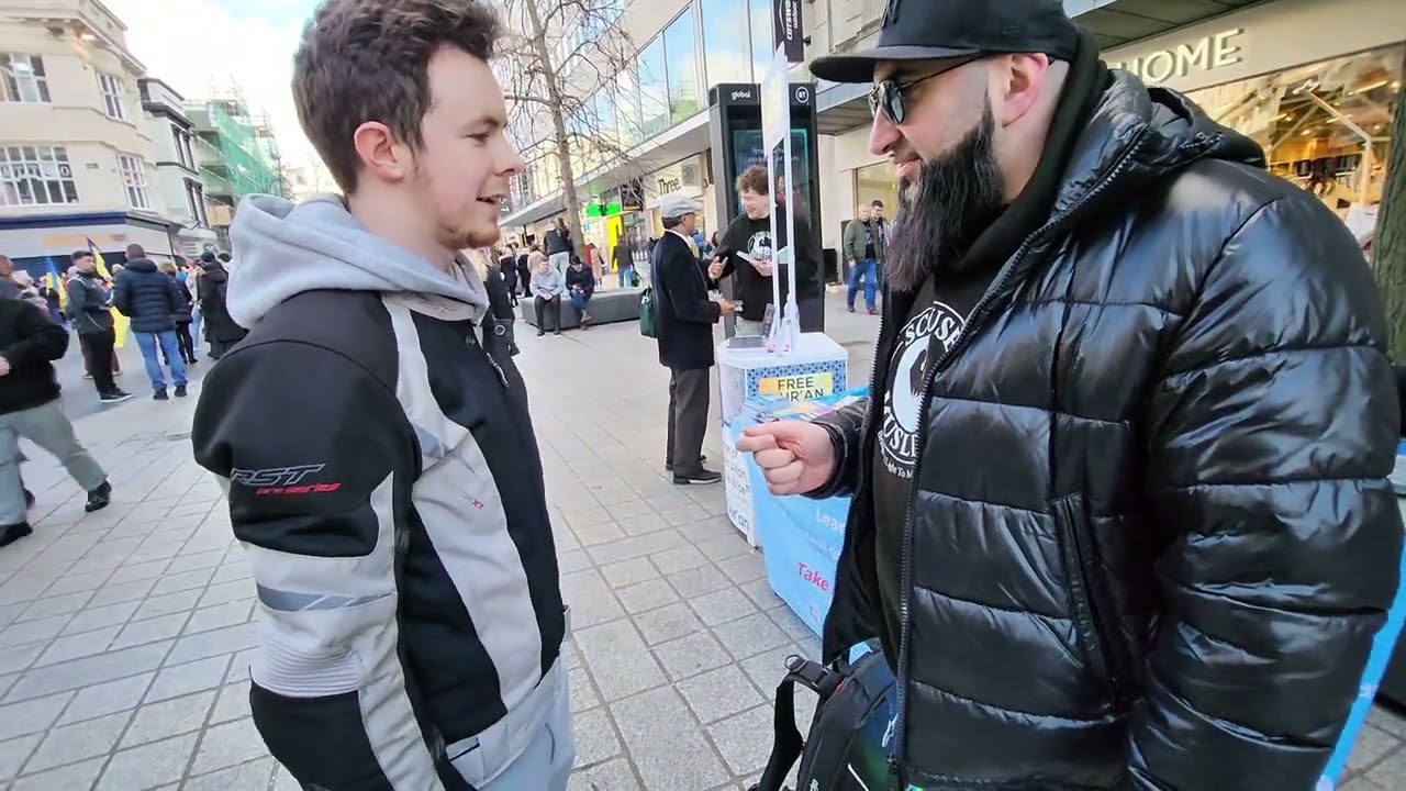 Man Accepts Islam in Liverpool City Centre |  Shahada with Scouse Muslims ☝️