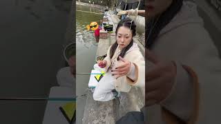 "Mom Lost Her Ice Cream… But Got a Big Fish!" #seafoodsafety #smartseafood