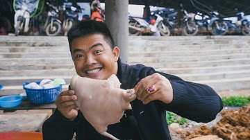 SAPA TV | THƯỞNG THỨC NGUYÊN CÁI ĐÙI LỢN CẮP NÁCH Ở CHỢ PHIÊN TÂY BẮC