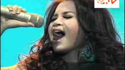 Liputan6 tv    Rossa   Memeluk Bulan