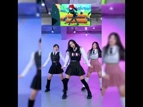 TikTok😎 anime toca toca dance 💃 #tocatoca #tokatoka #flyproject #dance #cute #girl #shorts #trending