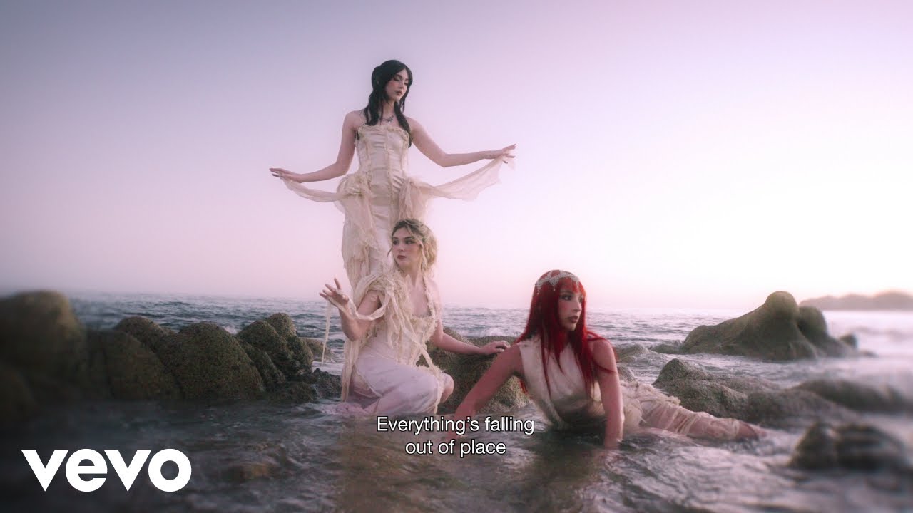 Tonton The Warning - Everything’s Falling (Official Lyric Video) di YouTube Tonton The Warning - Everything’s Falling (Official Lyric Video) di YouTube
