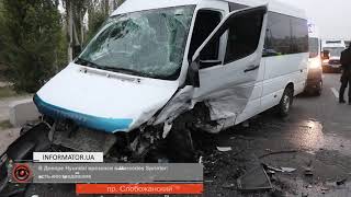 В Днепре проспекте водитель Hyundai службы такси Uklon уснул за рулем и врезался в Mersedes Sprinter