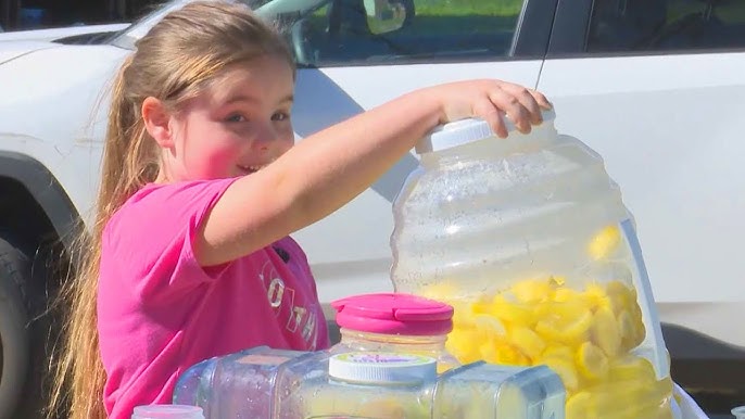 7 Year Old Girl Sells Lemonade To Pay For Mom S Tombstone