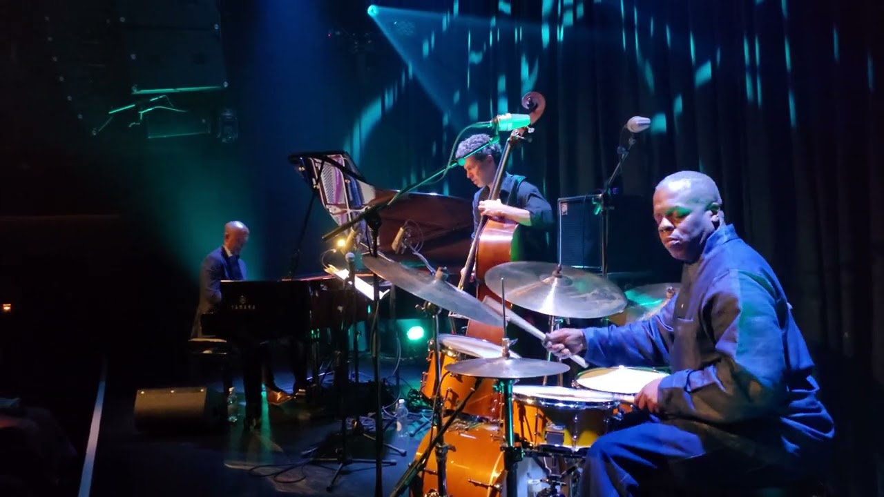 Wonder Wander   Danny Grissett@Moods, Zurich   26 09 25