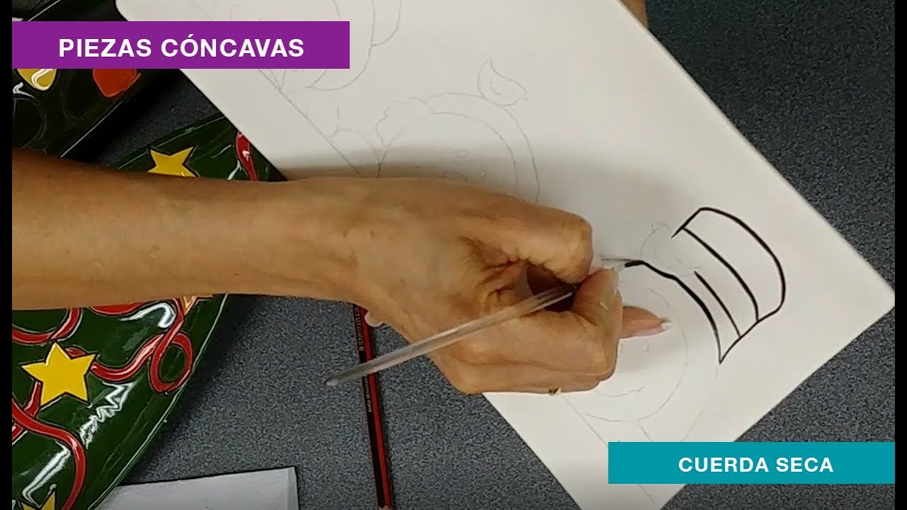 CUERDA SECA - DELINEADO SOBRE CERÁMICA EN BIZCOCHO - Bandeja navideña