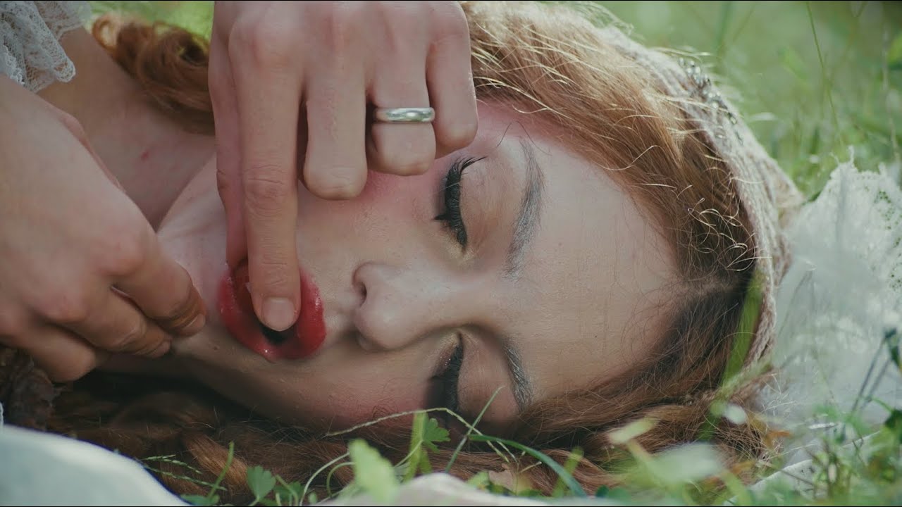 Mira Symposiarcha - Povere Creature! (Official Video) en YouTube Mira Symposiarcha - Povere Creature! (Official Video) en YouTube