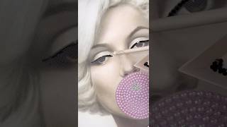 Embellishing a portrait of Marilyn Monroe with Swarovski 🌸🌟✨
