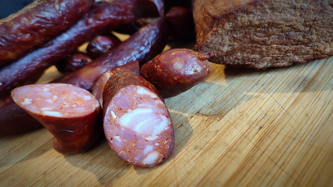 Moravská klobása / podrobný video recept na domácí klobásky z klasické udírny