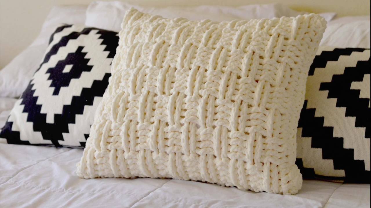 crochet throw pillow