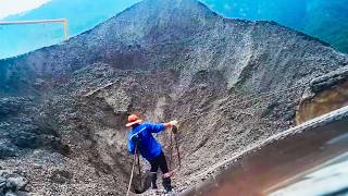 Unbelievable! Ship Unloading Soil Creates a Collapsing Mountain! 🤯#satisfying #sand