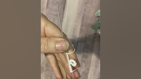 Needle tatting split rings