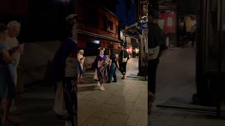 Download Lagu [Foreigners reactions] Maiko chan Walk at the Popular Street in Kyoto Japan | #geisha #kyoto #maiko MP3