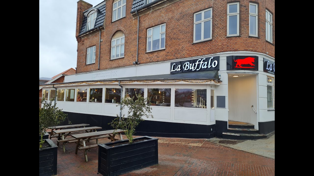 Bag Facaden i Vordingborg. Café La Buffalo.