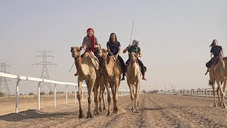 Para wanita yang membuat sejarah dengan balapan unta di Dubai