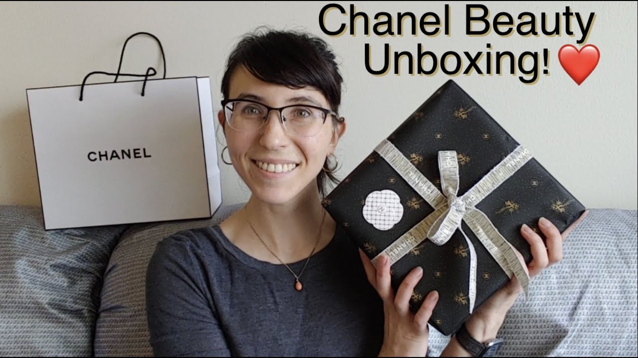 Chanel beauty unboxing ❤️ GORGEOUS holiday packaging! 
