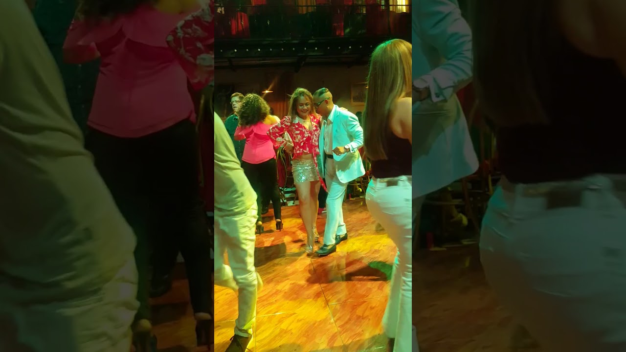 Las nenas del barrio de Kako y su combo