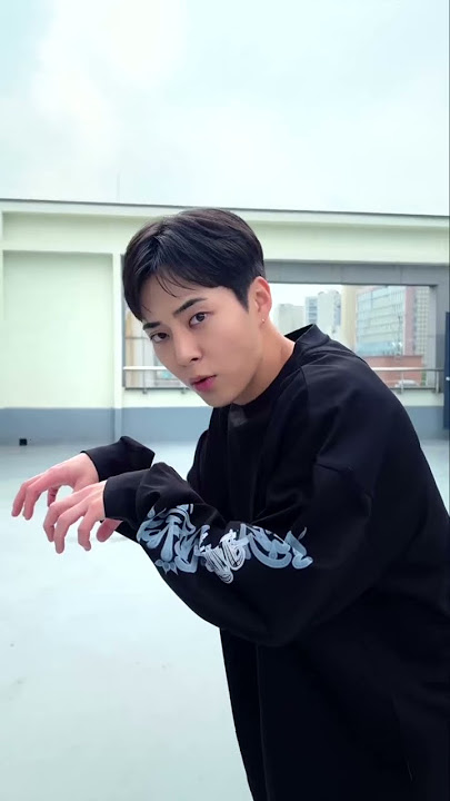 Siapa yang percaya!! dia usia 30  kataku sih masih 17  #exolindonesia #exo #kpop #exol #exoxiumin