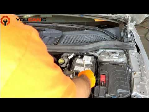 2014-2020 Mercedes-Benz GLA-Class Battery Replacement Guide DIY - YouTube