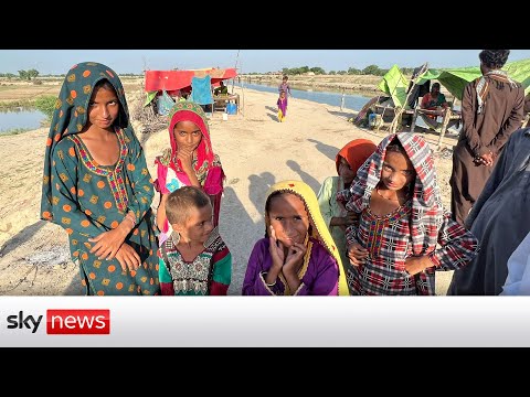 Communities flee pakistan flooding