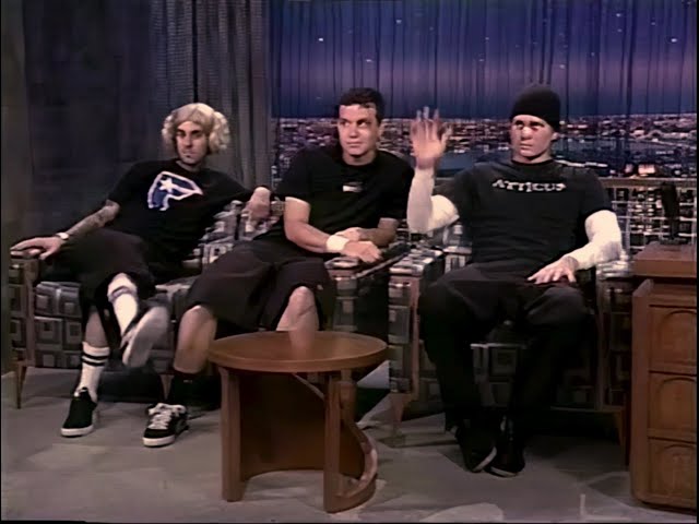 Blink-182 - First Date (Live At Late Night With Conan O'Brien 11/29/2001) class=