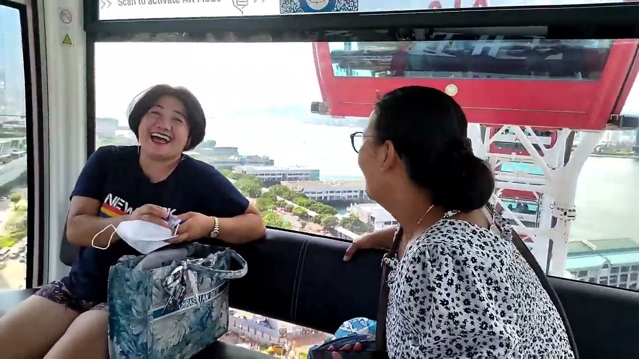 HOLIDAY-Riding Ferris Wheel at Central 