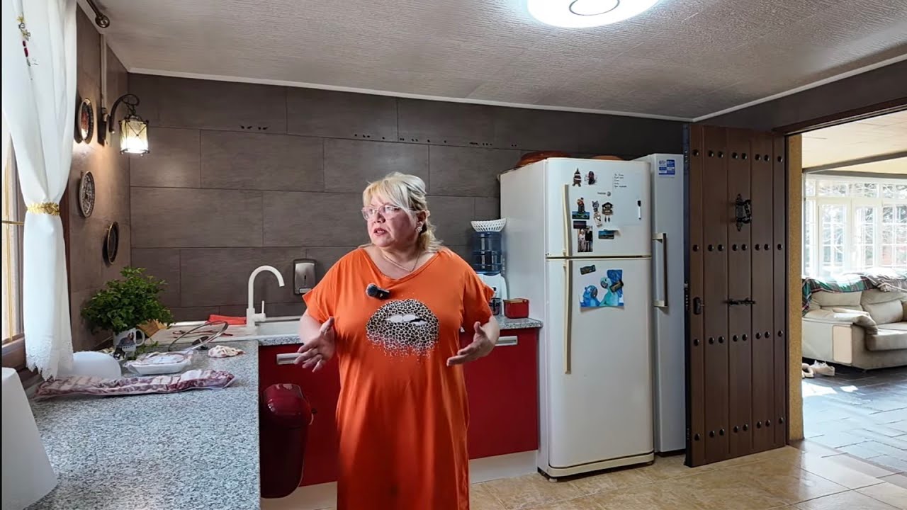 Никогда не думала что я такое скажу . Это кухня мне обойдётся кровью .