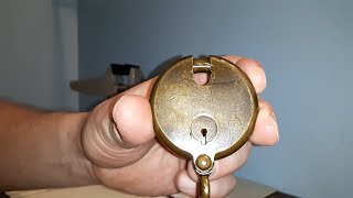 [92] antique circular Eagle padlock with rolling shackle 92 Antique Circular Eagle Padlock With Rolling Shackle