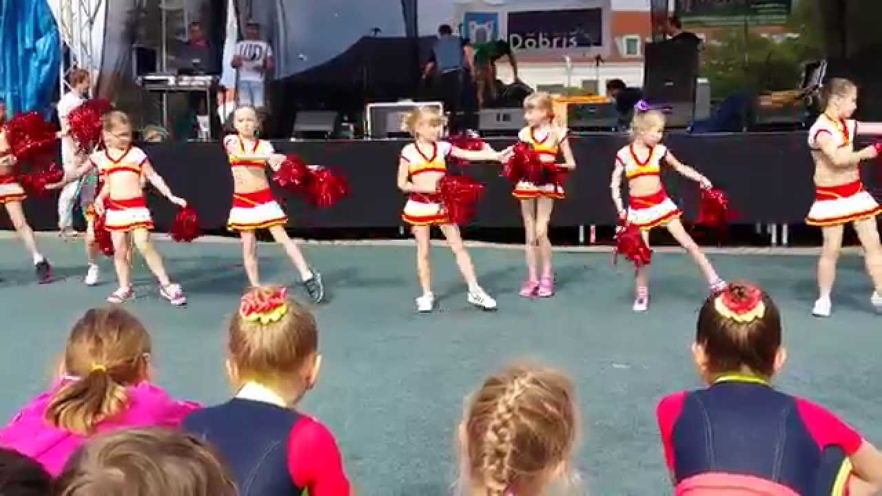 Vystoupení - Májové slavnosti Dobříš - Roztleskávačky