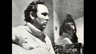 Liam Clancy - Dirty old town chords