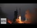 Китай запускает пилотируемый космический корабль "Шэньчжоу-11"