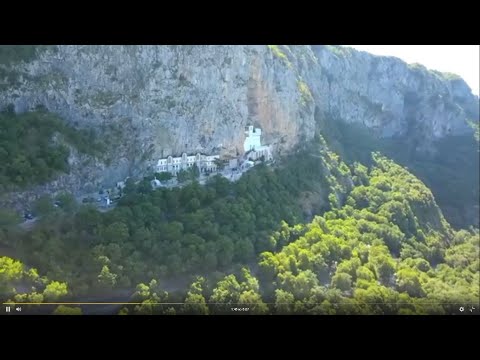 Монастырь в скалах - Острог (Черногория)