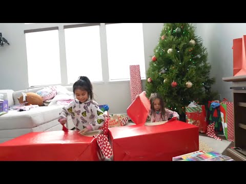 IRL STREAM OPENING CHRISTMAS GIFTS!!