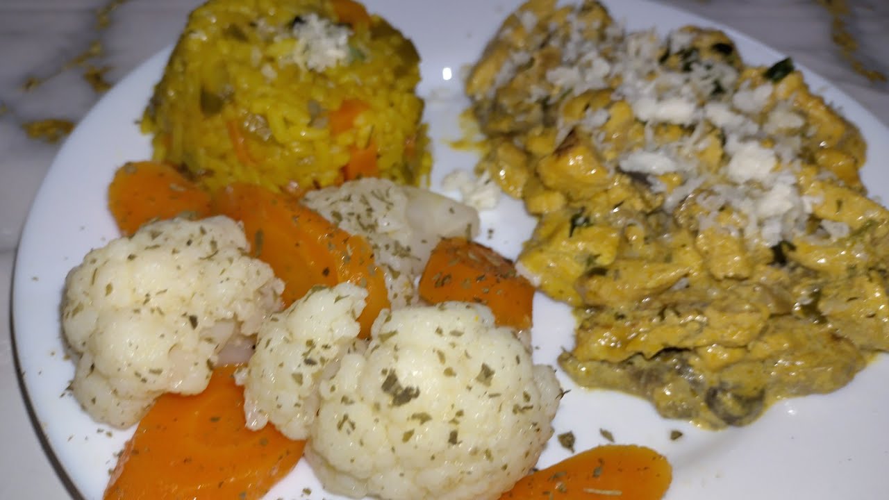 Émincé de poulet à la sauce champignons  دجاج بصلصة الفطر  