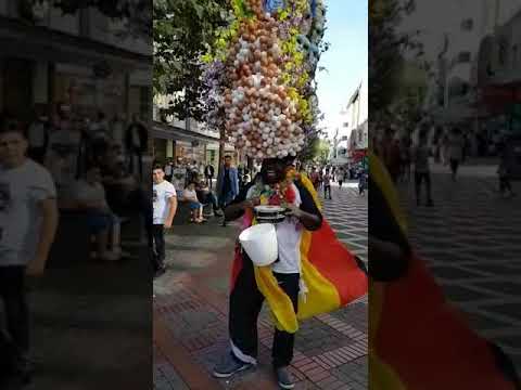 Der berühmte Eiermann Künstler und Tänzer, Guinnessbuch-Rekordhalter www.eiermannfestival.de
