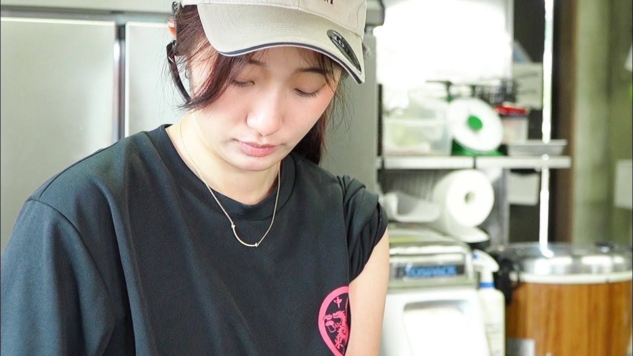 【笑顔と苦悩】美人中華料理人ジェンジェンが挑む！「中華東東」の成長物語と衝撃の絶品料理！