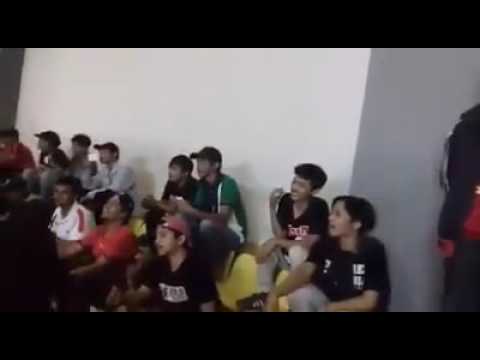 Detik Ketua The Jak (Bung Fery) marah+Tampol saat ada The Jak Menyanyikan Lagu Rasis (Viking A..ng)
