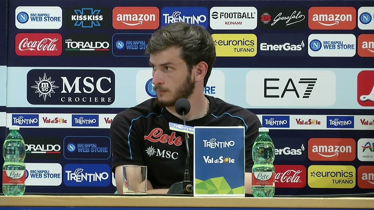 Kvaratskhelia: "Sto studiando la lingua italiana! Parlo già inglese e russo" 🏴󠁧󠁢󠁥󠁮󠁧󠁿🇷🇺🇮🇹