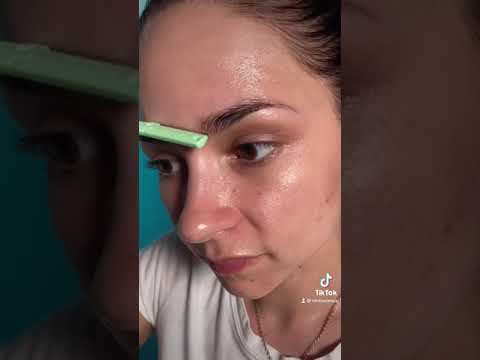 Видео: 3 способа брить лицо (для женщин)