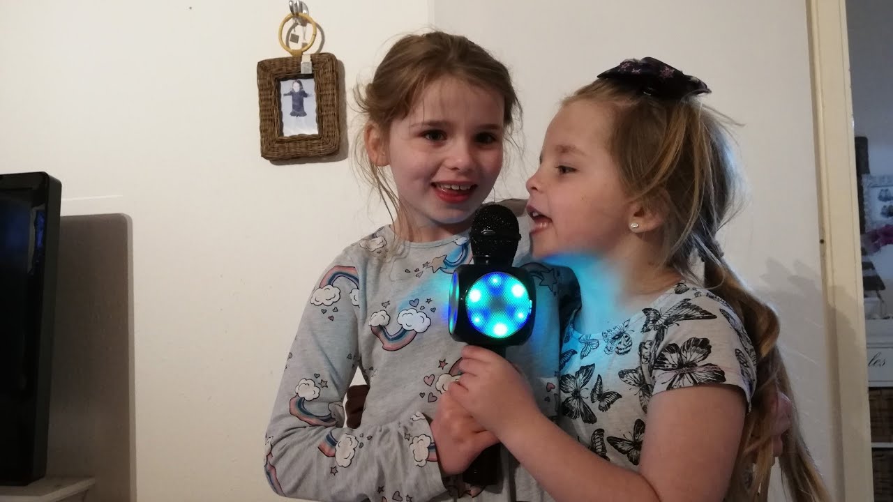 Hvor er pigerne,det er snart mørkt🌃Synger🎤 🎶 Hollie sover her 🏡🌛