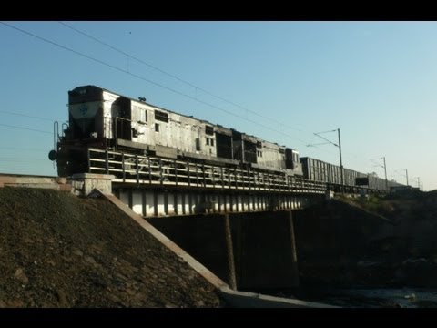 Twin Alcos of Itarsi with BOXNHL rake passing over Patra Bridge ...