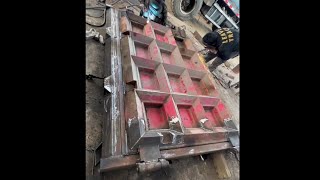 Modification of dumper rear door, excellent welding series. skilled worker