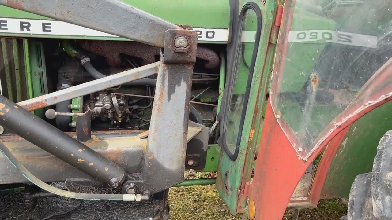 Traktor + redskap JOHN DEERE 2020