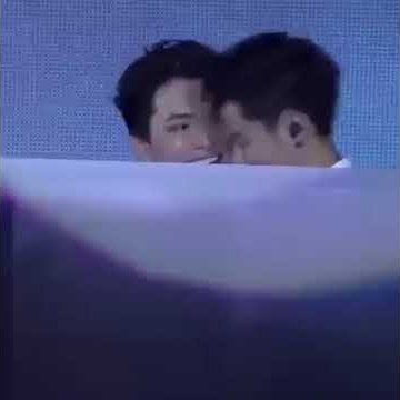 so shy 🤣😍 I like this. #kristperawat #kristsingto #peraya #singtoprachaya #LOLKristSingto