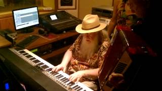 HERMETO PASCOAL COMPONDO NO ESTÚDIO BongÔMusics - IMPERDÍVEL