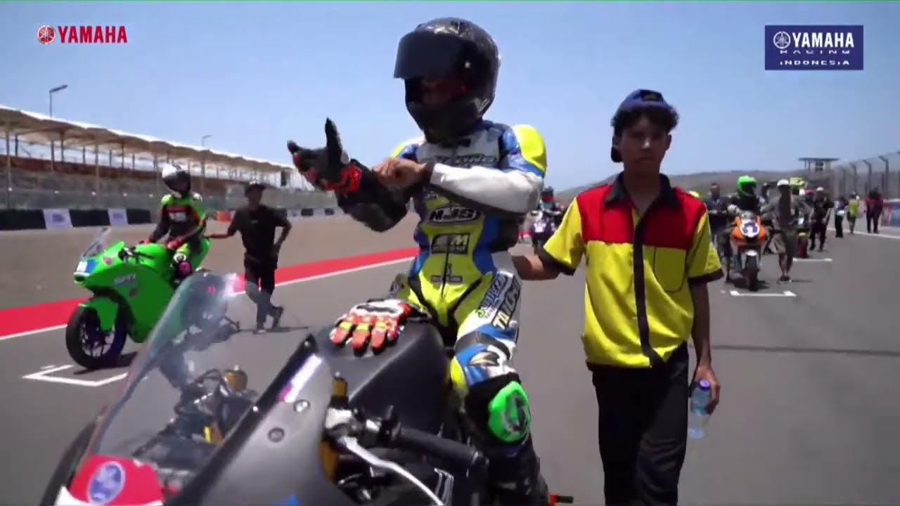 Race 2 R25 comm Pro dan Comm A Final bLU cRU Yamaha Sunday Race 2024 di Mandalika