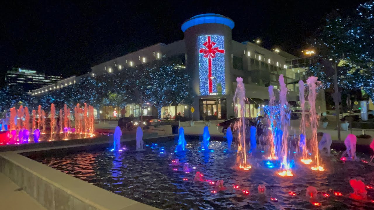 ❄️A Walking through the Legacy West Mall. 🎄Christmas window displays in the stores.