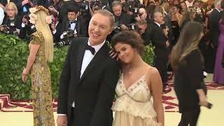 Selena gomez on the 2018 met gala carpet in new york 5/7/2018